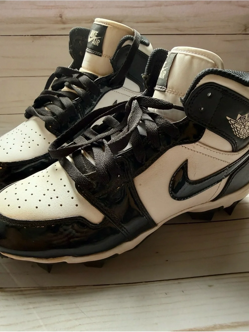 Youth Jordan Mid 1 Cleats